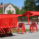 Share Lounge och Share pallar med med kundvagnslÃ¥s och bÃ¥ge/hÃ¥llare och Hinken papperskorg, Badhusparken i Vara. Design Thomas Bernstrand
