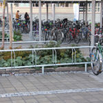 Ãrebro varmfÃ¶rzinkat nivÃ¥anpassat cykelstÃ¤ll med 10 cykelplatser och mittstaiv